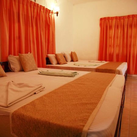 Hotel Cottage Tourist Rest Ponnarankulama Exterior photo