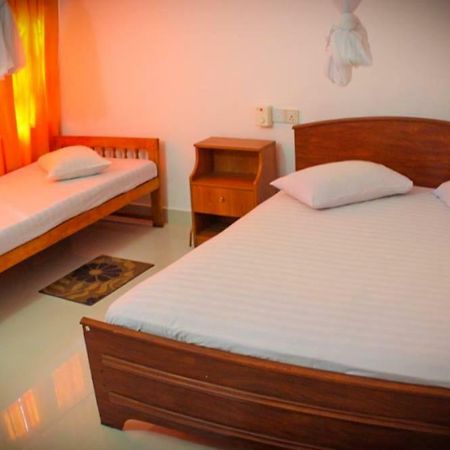 Hotel Cottage Tourist Rest Ponnarankulama Exterior photo