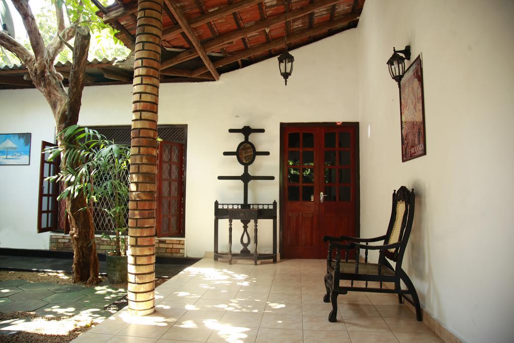 Hotel Cottage Tourist Rest Ponnarankulama Exterior photo