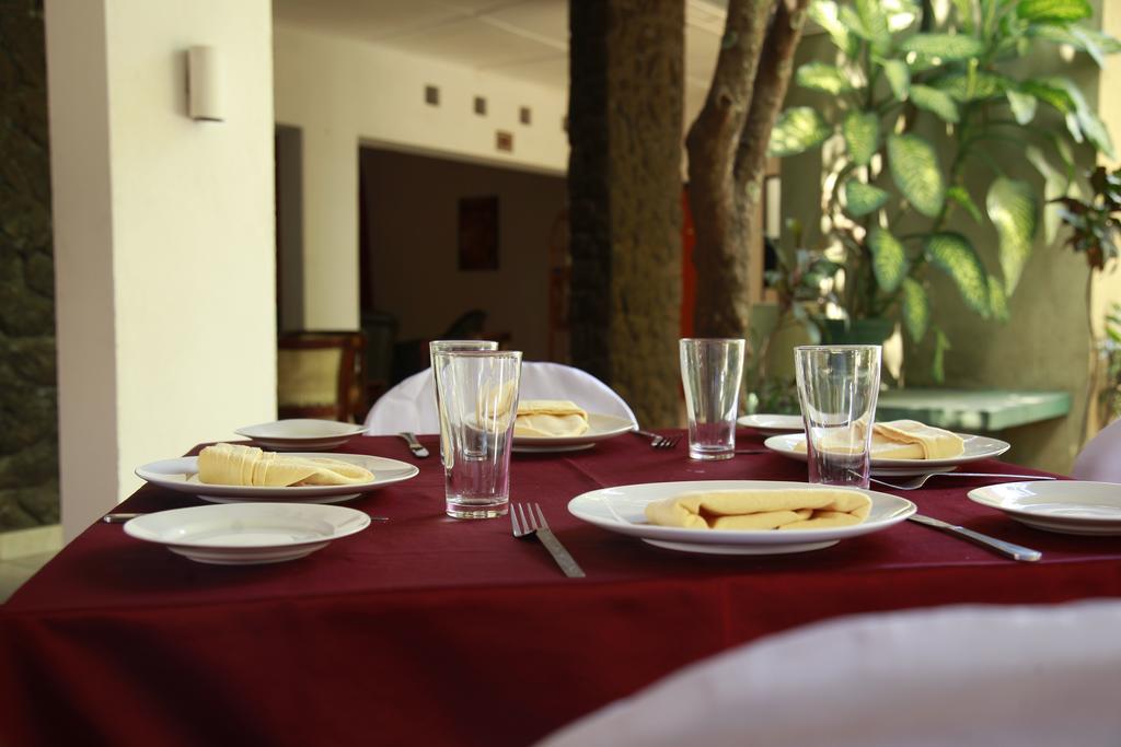 Hotel Cottage Tourist Rest Ponnarankulama Exterior photo