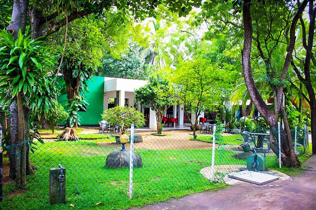 Hotel Cottage Tourist Rest Ponnarankulama Exterior photo