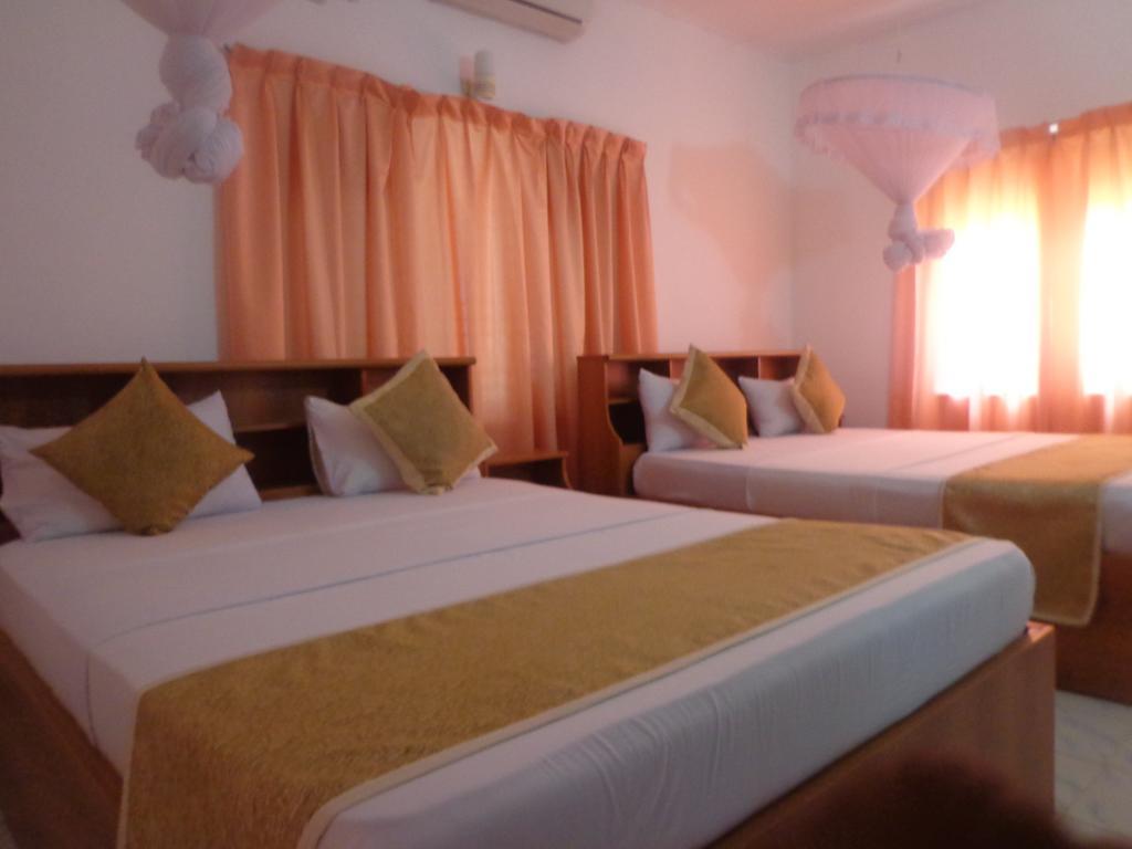 Hotel Cottage Tourist Rest Ponnarankulama Room photo