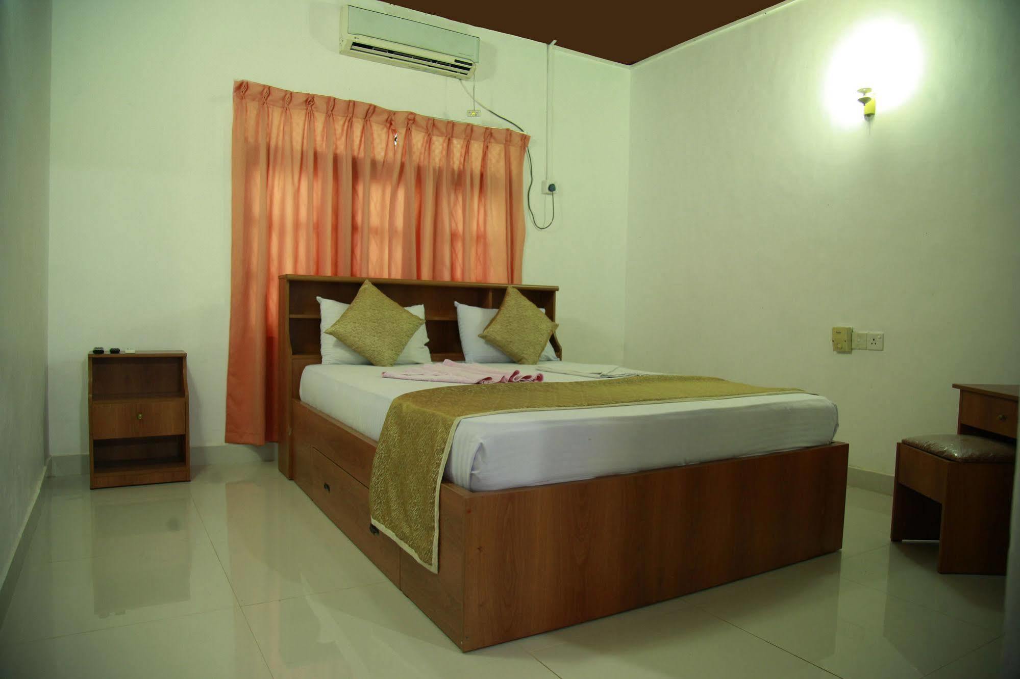 Hotel Cottage Tourist Rest Ponnarankulama Exterior photo