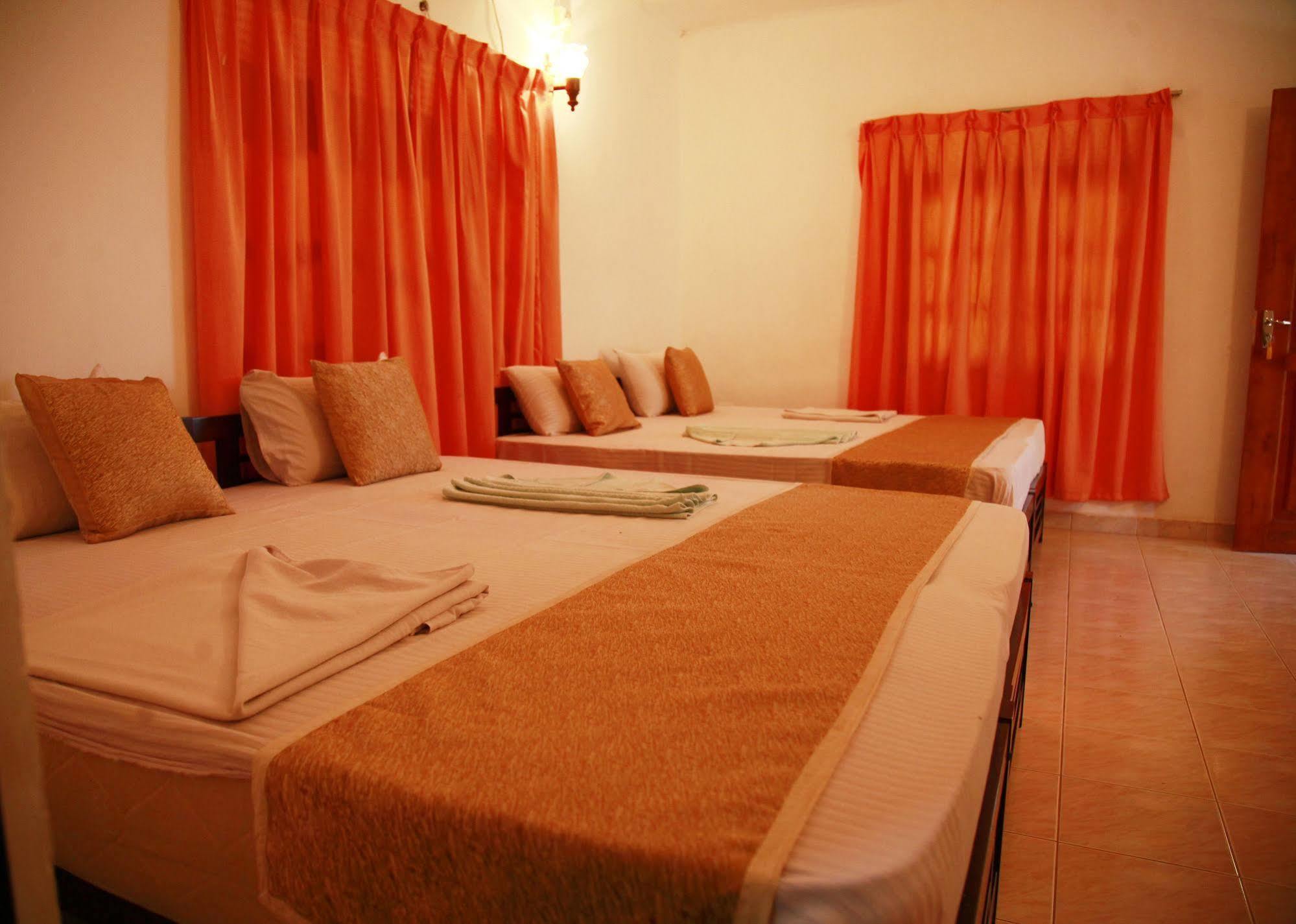 Hotel Cottage Tourist Rest Ponnarankulama Exterior photo