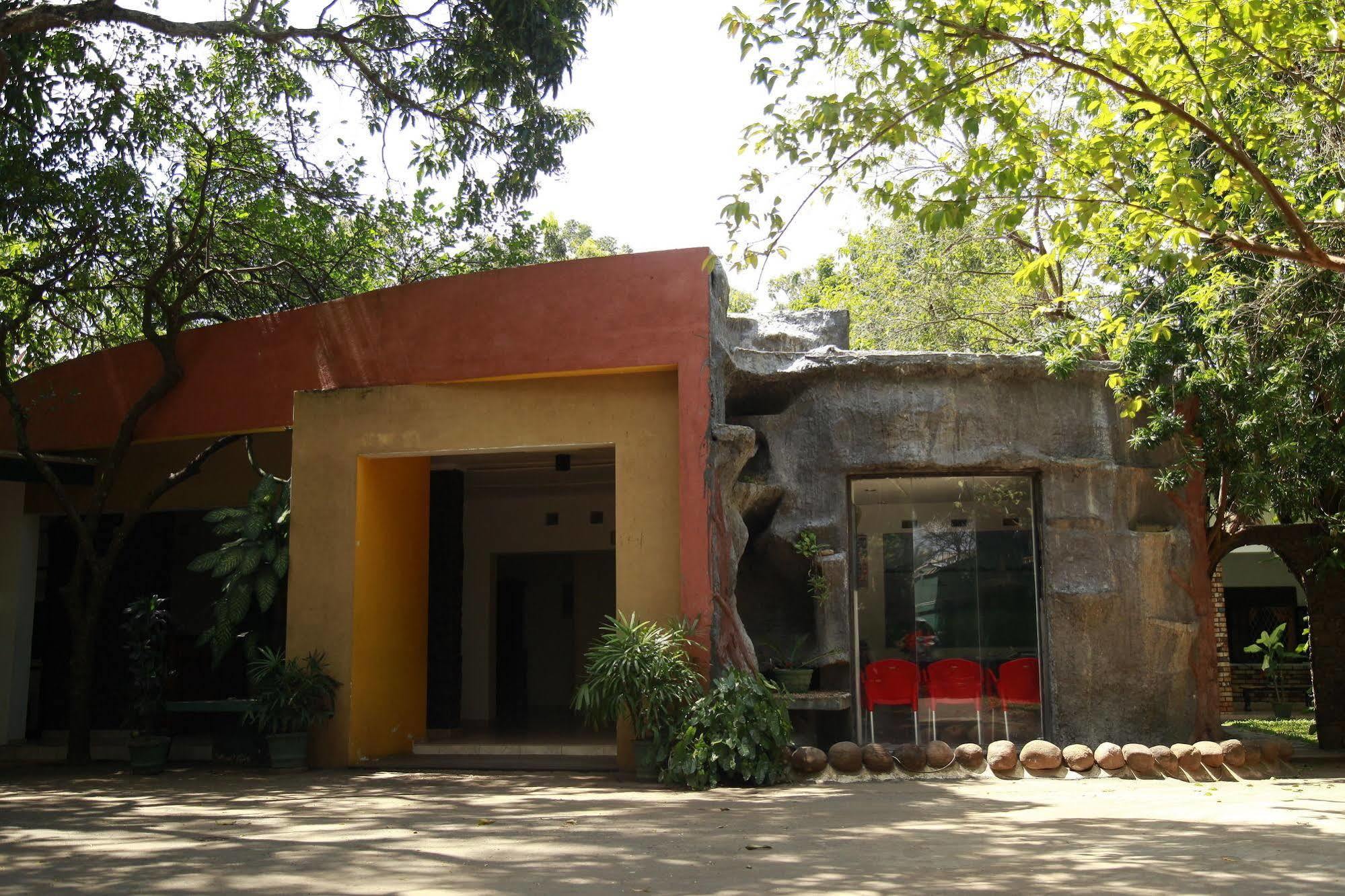 Hotel Cottage Tourist Rest Ponnarankulama Exterior photo