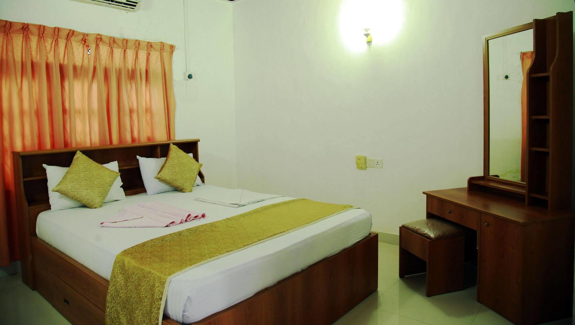 Hotel Cottage Tourist Rest Ponnarankulama Exterior photo
