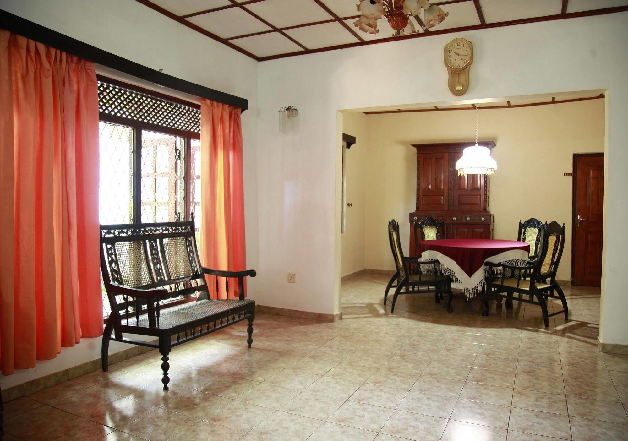 Hotel Cottage Tourist Rest Ponnarankulama Exterior photo