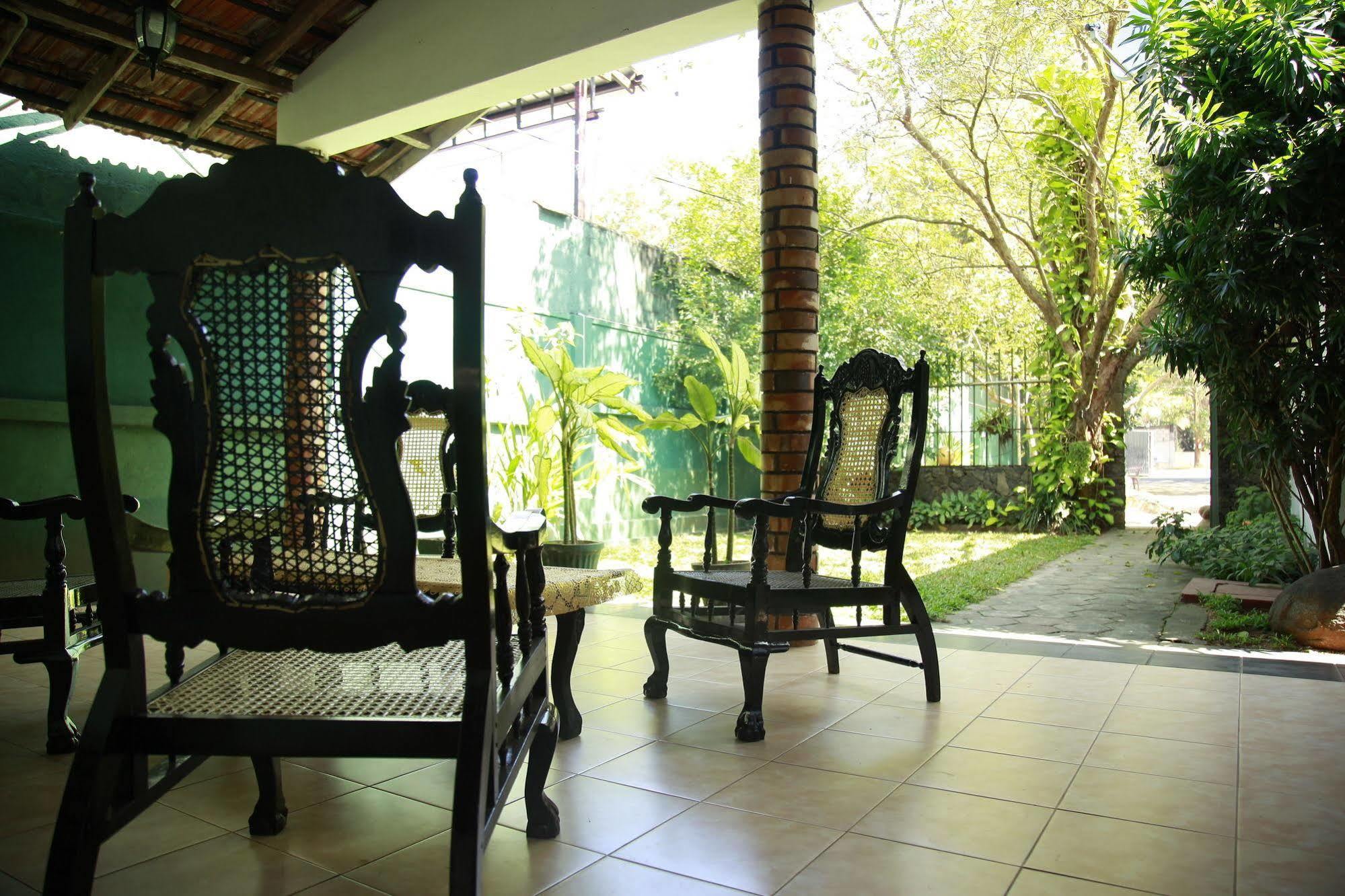 Hotel Cottage Tourist Rest Ponnarankulama Exterior photo