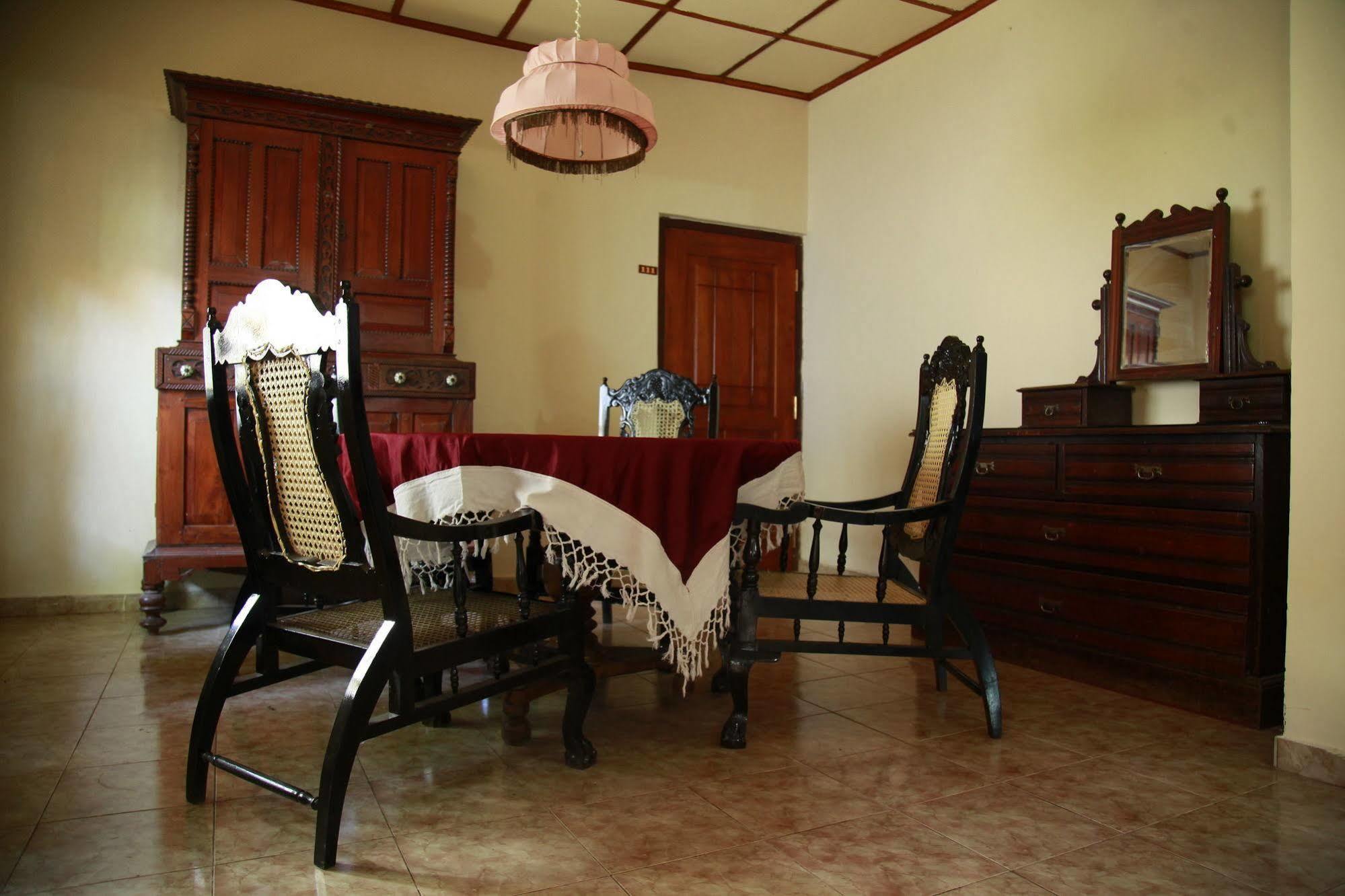 Hotel Cottage Tourist Rest Ponnarankulama Exterior photo