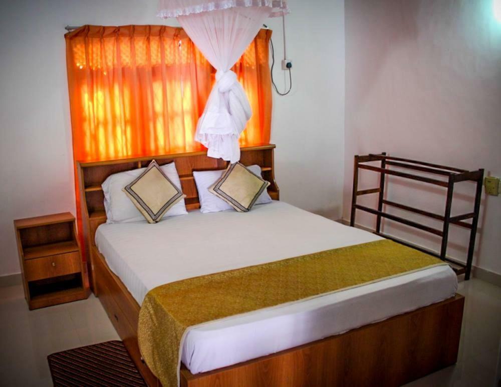 Hotel Cottage Tourist Rest Ponnarankulama Exterior photo